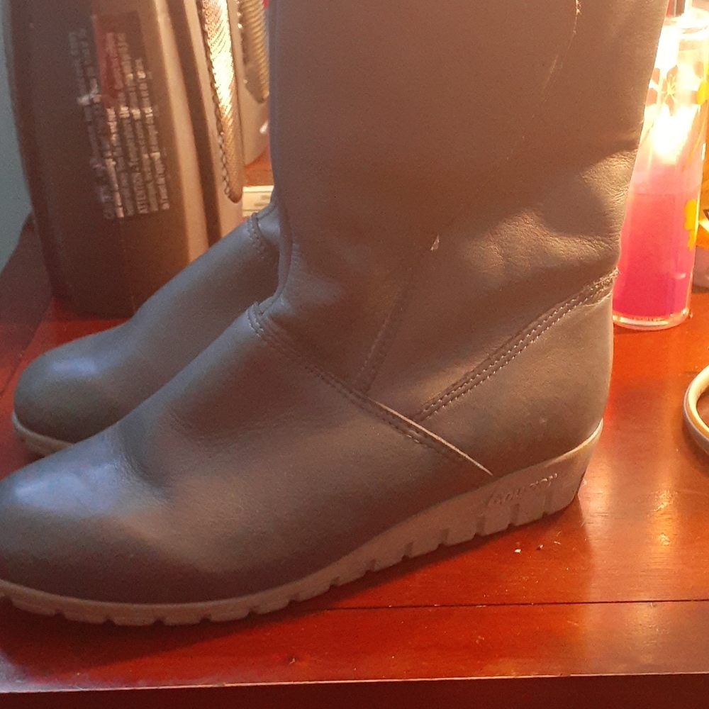 Boots - Picture 3 of 4